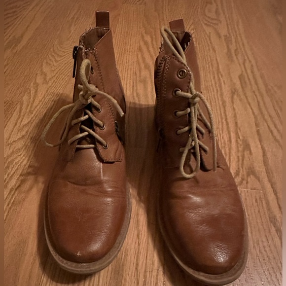 Volatile Tan Ankle Boot - Picture 3 of 8